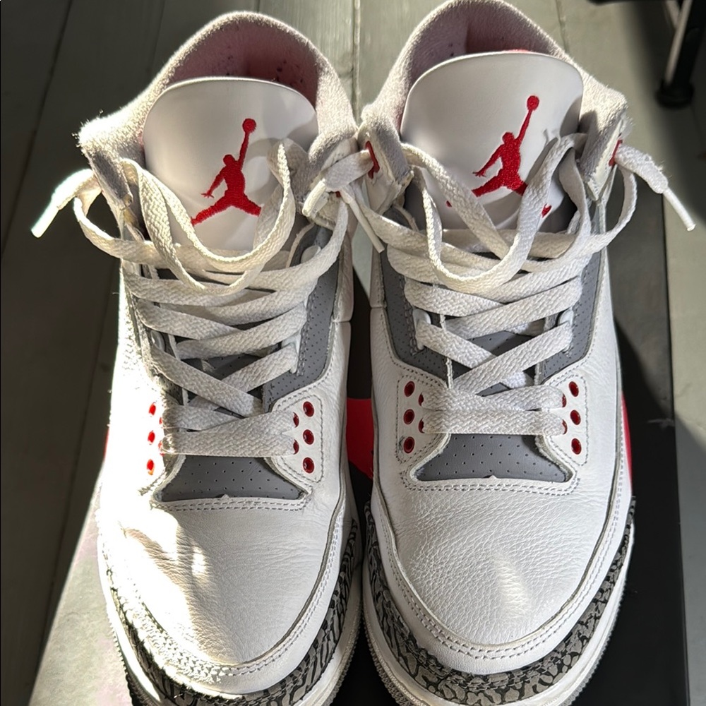 Nike White and Gray Sneakers with Speckled Midsole